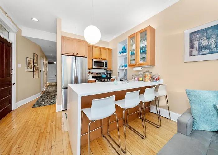 2f Chicago's Little Italy Near West Loop & Downtown * Chicago